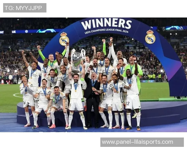 世界足球运动员的辉煌历程与未来发展趋势探讨